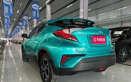 Toyota C-HR I рестайлинг, 2021 год, 2 250 000 рублей, 4 фотография