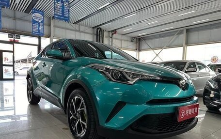 Toyota C-HR I рестайлинг, 2021 год, 2 250 000 рублей, 3 фотография