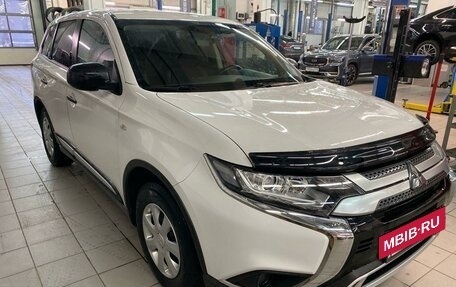 Mitsubishi Outlander III рестайлинг 3, 2020 год, 2 497 000 рублей, 9 фотография