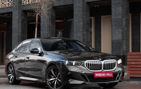 BMW 5 серия, 2023 год, 9 590 000 рублей, 1 фотография