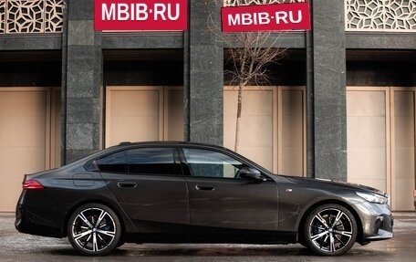 BMW 5 серия, 2023 год, 9 590 000 рублей, 14 фотография