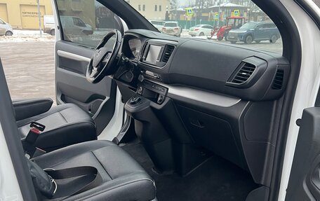 Opel Zafira Life I, 2020 год, 3 850 000 рублей, 9 фотография