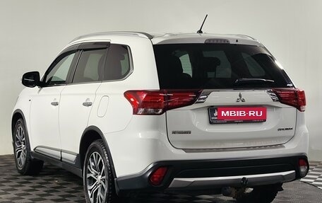 Mitsubishi Outlander III рестайлинг 3, 2015 год, 2 530 000 рублей, 5 фотография