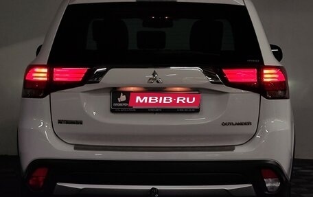 Mitsubishi Outlander III рестайлинг 3, 2015 год, 2 530 000 рублей, 34 фотография