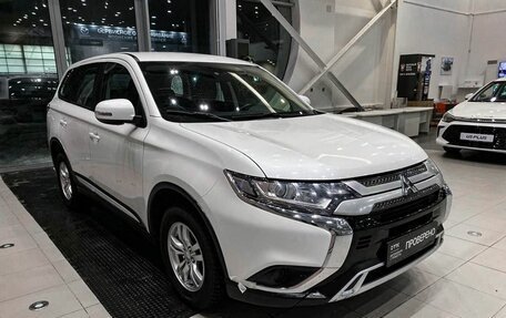 Mitsubishi Outlander III рестайлинг 3, 2018 год, 2 150 000 рублей, 3 фотография