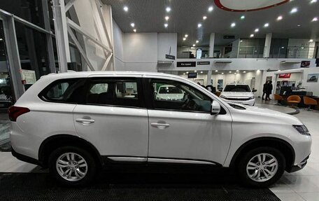 Mitsubishi Outlander III рестайлинг 3, 2018 год, 2 150 000 рублей, 5 фотография