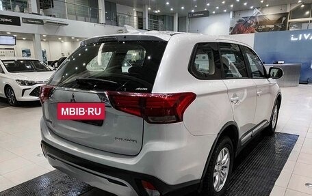 Mitsubishi Outlander III рестайлинг 3, 2018 год, 2 150 000 рублей, 6 фотография