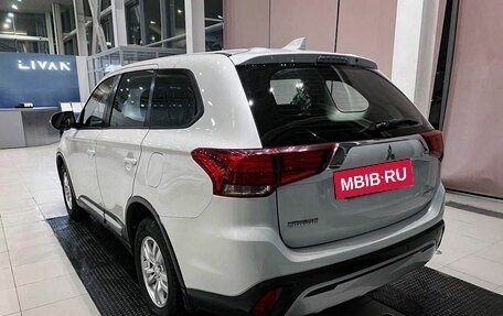 Mitsubishi Outlander III рестайлинг 3, 2018 год, 2 150 000 рублей, 8 фотография