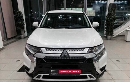 Mitsubishi Outlander III рестайлинг 3, 2018 год, 2 150 000 рублей, 2 фотография