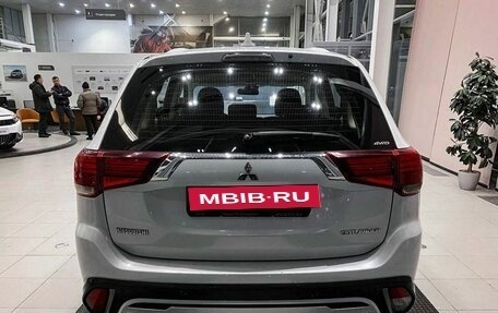 Mitsubishi Outlander III рестайлинг 3, 2018 год, 2 150 000 рублей, 7 фотография