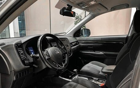 Mitsubishi Outlander III рестайлинг 3, 2018 год, 2 150 000 рублей, 20 фотография