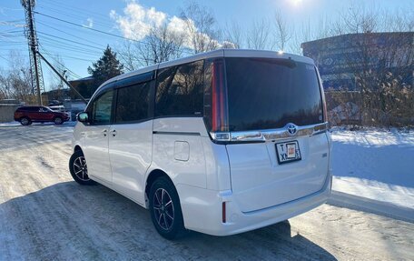 Toyota Noah III, 2017 год, 1 999 999 рублей, 13 фотография