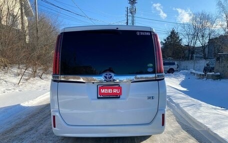 Toyota Noah III, 2017 год, 1 999 999 рублей, 11 фотография