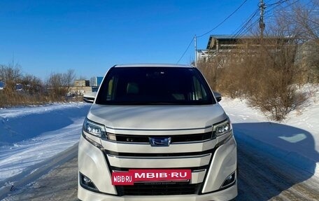 Toyota Noah III, 2017 год, 1 999 999 рублей, 7 фотография