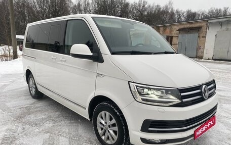 Volkswagen Multivan T6 рестайлинг, 2017 год, 4 900 000 рублей, 1 фотография