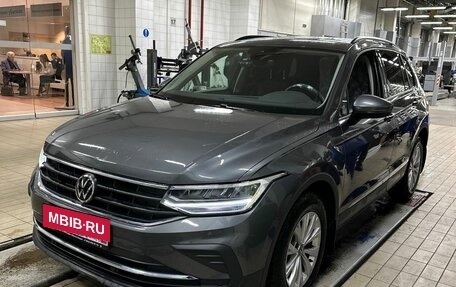 Volkswagen Tiguan II, 2021 год, 3 695 000 рублей, 1 фотография