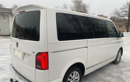 Volkswagen Multivan T6 рестайлинг, 2017 год, 4 900 000 рублей, 3 фотография