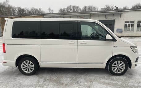 Volkswagen Multivan T6 рестайлинг, 2017 год, 4 900 000 рублей, 2 фотография