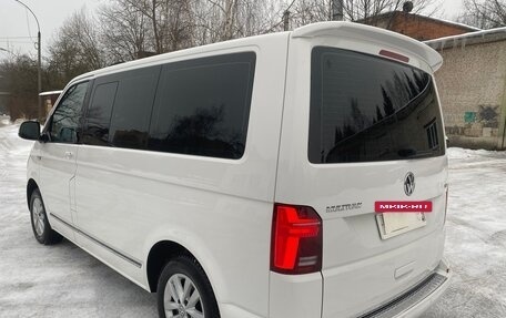 Volkswagen Multivan T6 рестайлинг, 2017 год, 4 900 000 рублей, 5 фотография