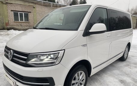 Volkswagen Multivan T6 рестайлинг, 2017 год, 4 900 000 рублей, 7 фотография