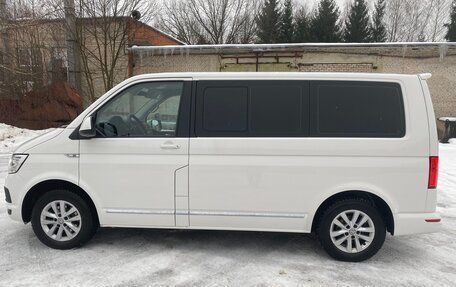 Volkswagen Multivan T6 рестайлинг, 2017 год, 4 900 000 рублей, 6 фотография