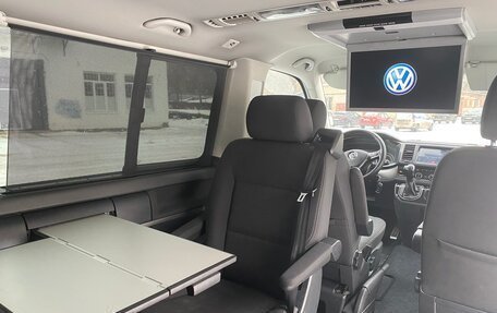 Volkswagen Multivan T6 рестайлинг, 2017 год, 4 900 000 рублей, 15 фотография