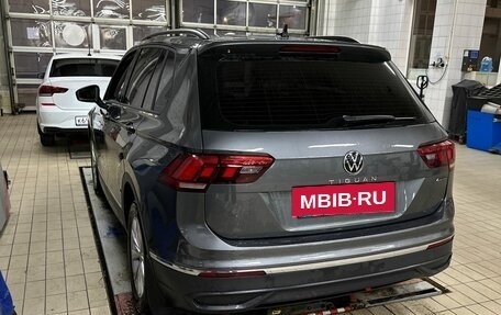 Volkswagen Tiguan II, 2021 год, 3 695 000 рублей, 3 фотография