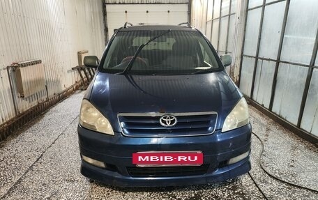 Toyota Ipsum II, 2001 год, 620 000 рублей, 2 фотография