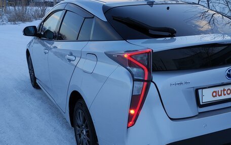 Toyota Prius IV XW50, 2016 год, 1 700 000 рублей, 8 фотография