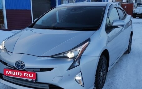 Toyota Prius IV XW50, 2016 год, 1 700 000 рублей, 3 фотография