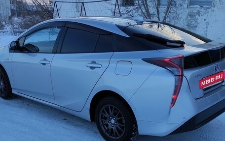 Toyota Prius IV XW50, 2016 год, 1 700 000 рублей, 23 фотография