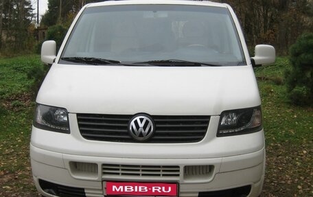 Volkswagen Transporter T5 рестайлинг, 2004 год, 855 000 рублей, 1 фотография