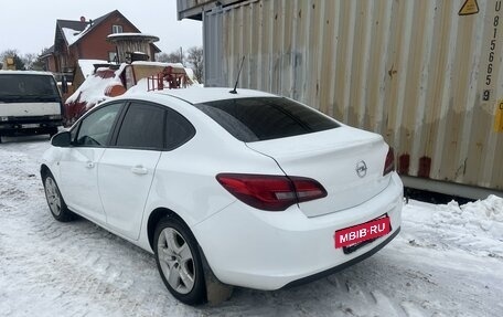 Opel Astra J, 2013 год, 900 000 рублей, 3 фотография