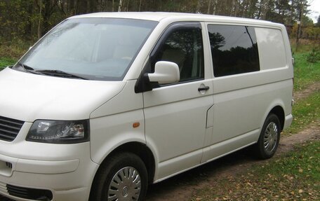 Volkswagen Transporter T5 рестайлинг, 2004 год, 855 000 рублей, 2 фотография