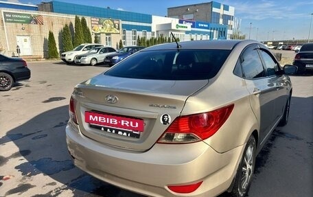 Hyundai Solaris II рестайлинг, 2011 год, 420 000 рублей, 3 фотография