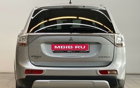 Mitsubishi Outlander III рестайлинг 3, 2014 год, 1 795 000 рублей, 7 фотография