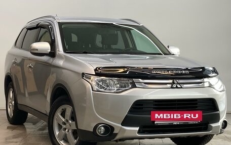 Mitsubishi Outlander III рестайлинг 3, 2014 год, 1 795 000 рублей, 4 фотография