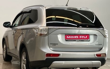 Mitsubishi Outlander III рестайлинг 3, 2014 год, 1 795 000 рублей, 8 фотография