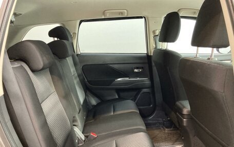 Mitsubishi Outlander III рестайлинг 3, 2014 год, 1 795 000 рублей, 17 фотография