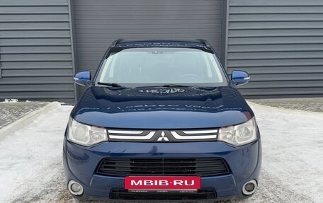 Mitsubishi Outlander III рестайлинг 3, 2013 год, 1 340 000 рублей, 2 фотография