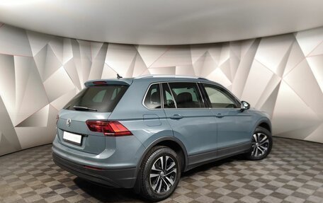 Volkswagen Tiguan II, 2019 год, 2 375 000 рублей, 2 фотография