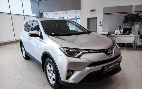 Toyota RAV4, 2018 год, 2 187 000 рублей, 3 фотография