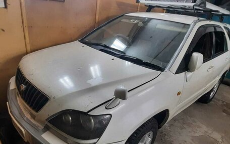 Toyota Harrier, 2000 год, 650 000 рублей, 1 фотография