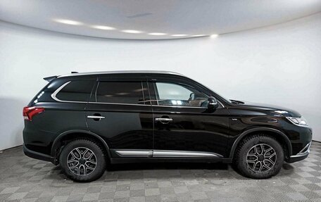 Mitsubishi Outlander III рестайлинг 3, 2017 год, 2 700 000 рублей, 4 фотография