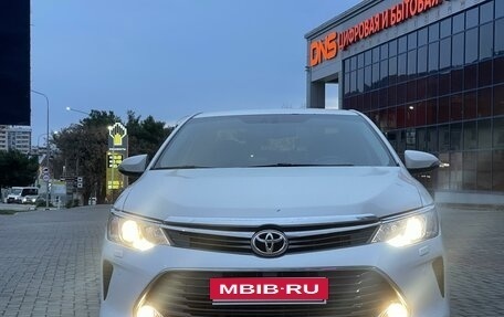 Toyota Camry, 2015 год, 1 738 000 рублей, 2 фотография