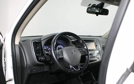 Mitsubishi Outlander III рестайлинг 3, 2015 год, 1 449 000 рублей, 11 фотография