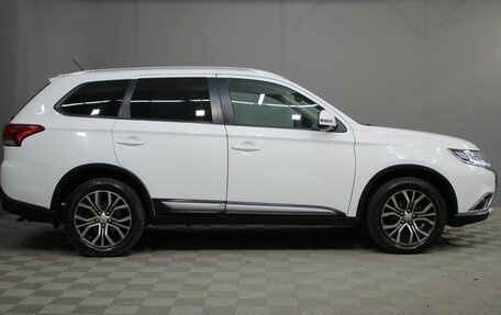 Mitsubishi Outlander III рестайлинг 3, 2015 год, 1 449 000 рублей, 6 фотография