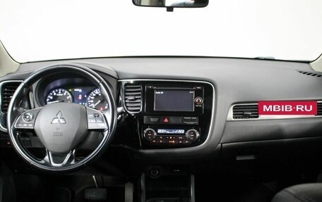 Mitsubishi Outlander III рестайлинг 3, 2015 год, 1 449 000 рублей, 13 фотография