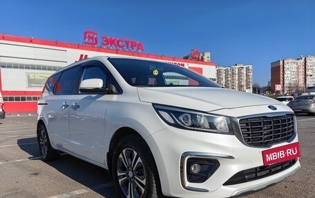 KIA Carnival III, 2019 год, 2 850 000 рублей, 2 фотография