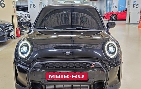 MINI Hatch, 2022 год, 3 190 000 рублей, 2 фотография